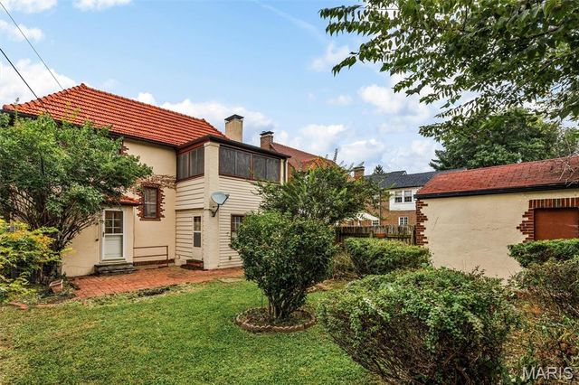 7570 Stanford Avenue, University City, MO 63130