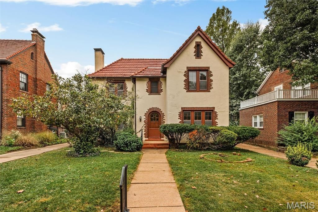 7570 Stanford Avenue, University City, MO 63130