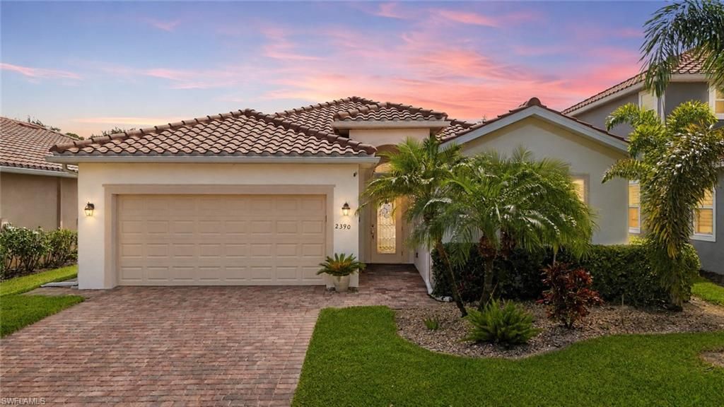 2390 Heydon CIR E, NAPLES, FL 34120 — exterior