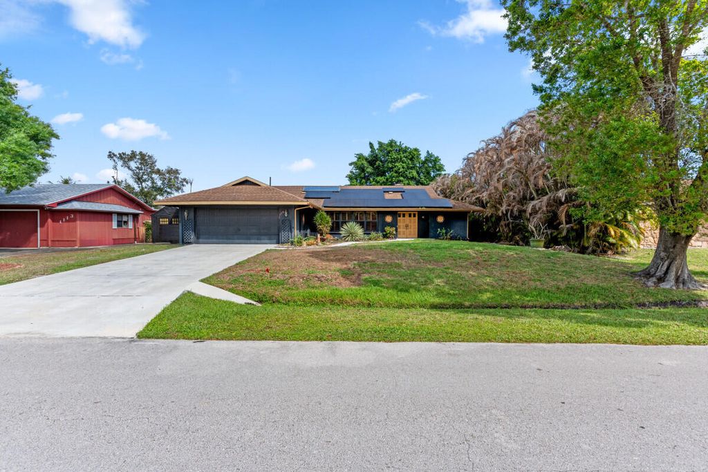 1119 SE Cambridge Drive, Port St. Lucie, Port St Lucie, FL 34952