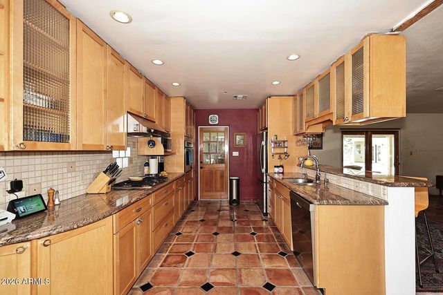 8104 N 8TH Avenue, Phoenix, AZ 85021