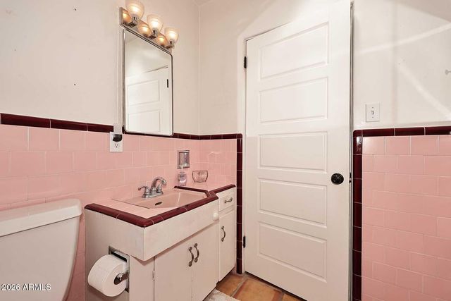 8104 N 8TH Avenue, Phoenix, AZ 85021