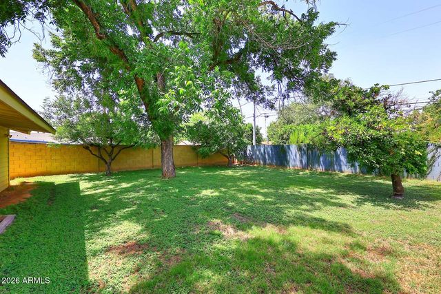 8104 N 8TH Avenue, Phoenix, AZ 85021