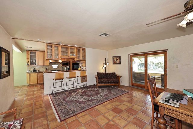8104 N 8TH Avenue, Phoenix, AZ 85021