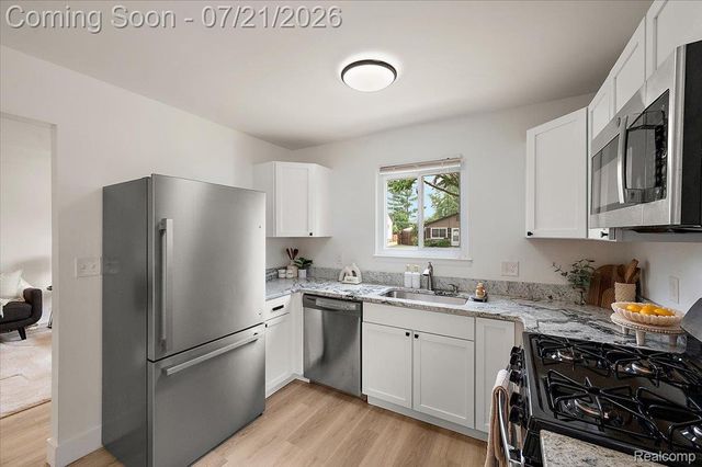 26585 Barrington Street, Madison Heights, MI 48071