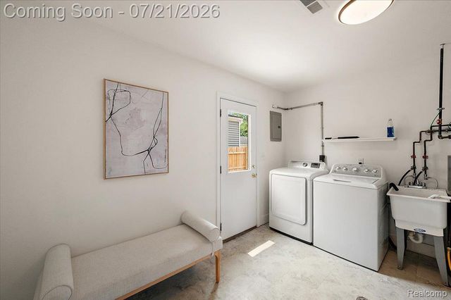 26585 Barrington Street, Madison Heights, MI 48071