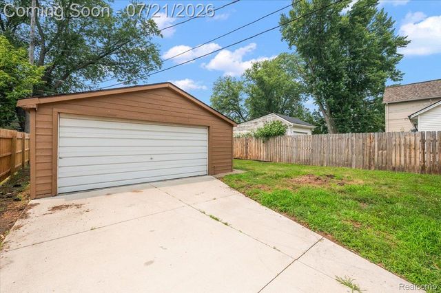 26585 Barrington Street, Madison Heights, MI 48071