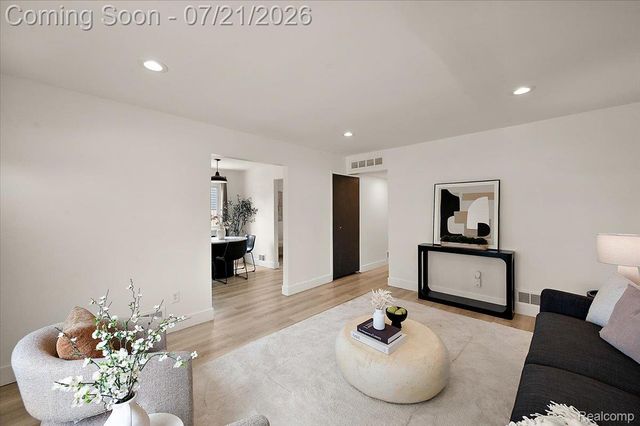 26585 Barrington Street, Madison Heights, MI 48071