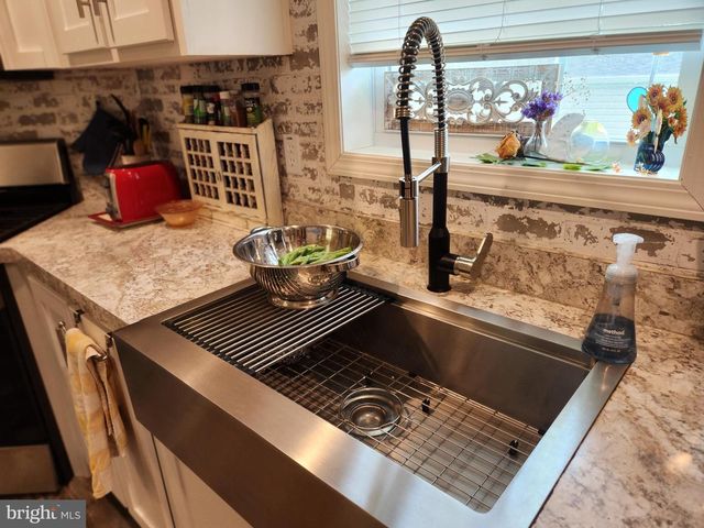 16 MILL ST, York, PA 17406