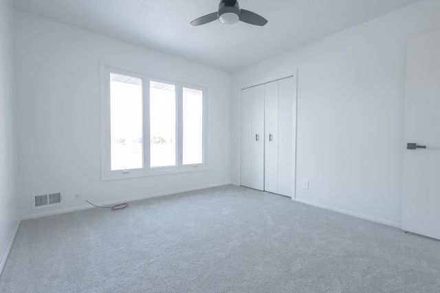 419 County Road C W, Roseville, MN 55113