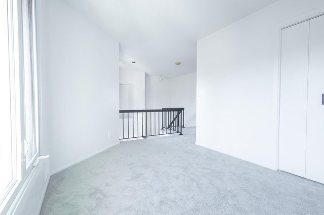 419 County Road C W, Roseville, MN 55113