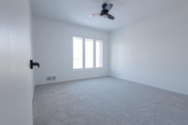 419 County Road C W, Roseville, MN 55113