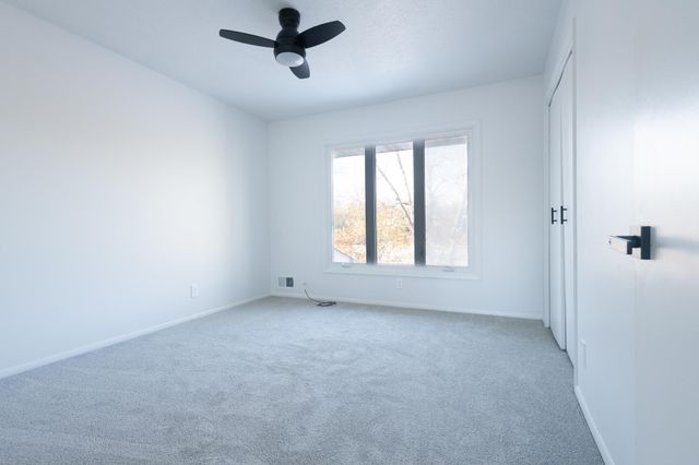 419 County Road C W, Roseville, MN 55113