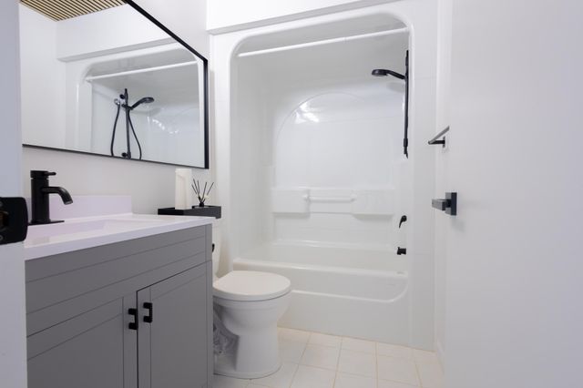 419 County Road C W, Roseville, MN 55113