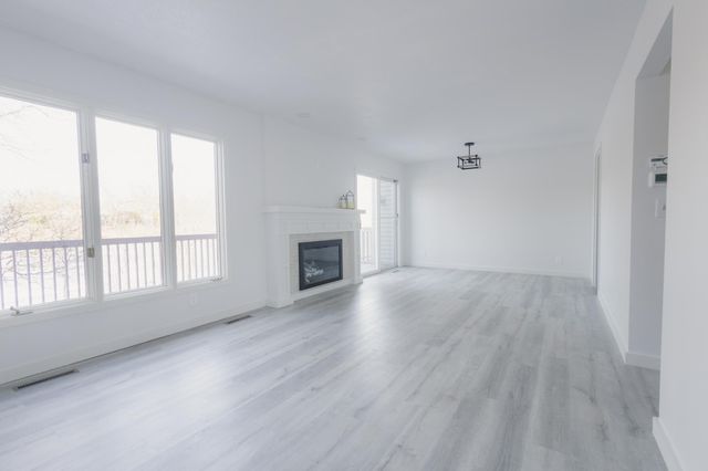 419 County Road C W, Roseville, MN 55113