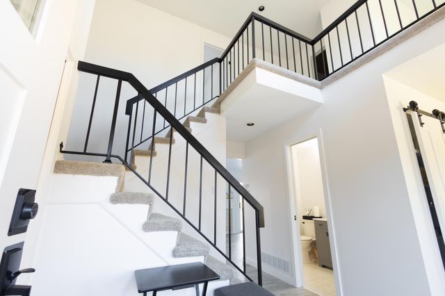 419 County Road C W, Roseville, MN 55113