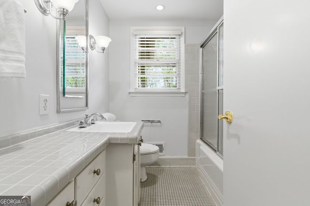955 Vistavia Circle, Decatur, GA 30033