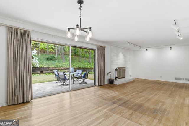 955 Vistavia Circle, Decatur, GA 30033