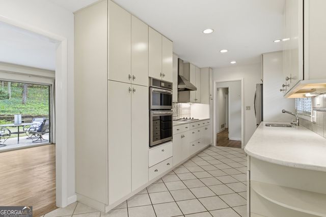 955 Vistavia Circle, Decatur, GA 30033