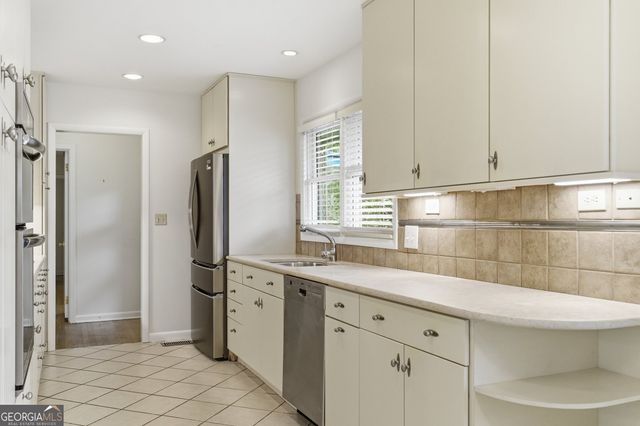 955 Vistavia Circle, Decatur, GA 30033