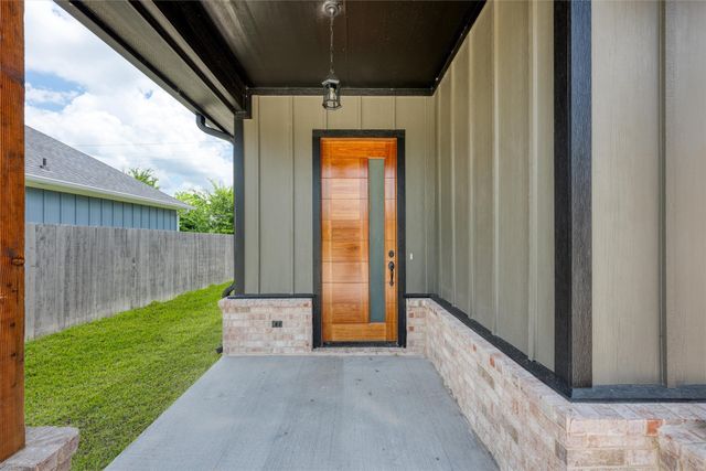 595 Kontiki Drive, Tool, TX 75143
