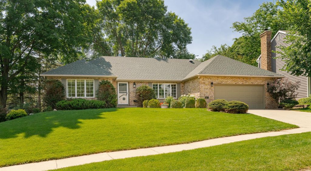 1912 Folwell Drive SW, Rochester, MN 55902