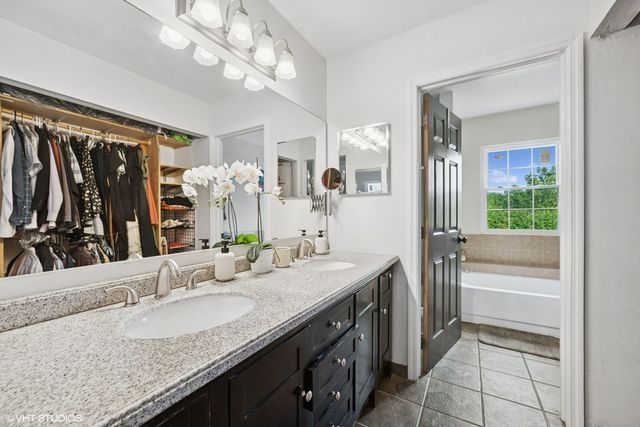 627 Ascot Lane, Streamwood, IL 60107