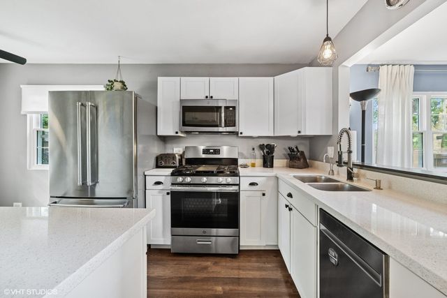 627 Ascot Lane, Streamwood, IL 60107