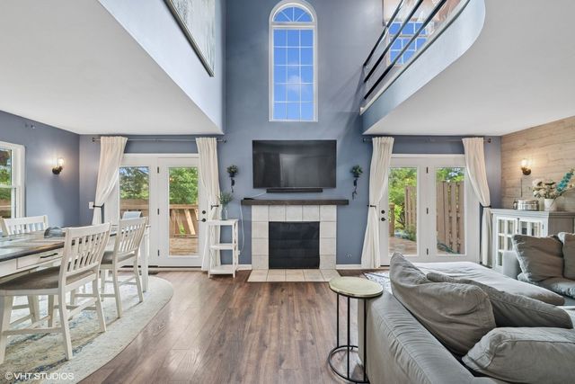 627 Ascot Lane, Streamwood, IL 60107