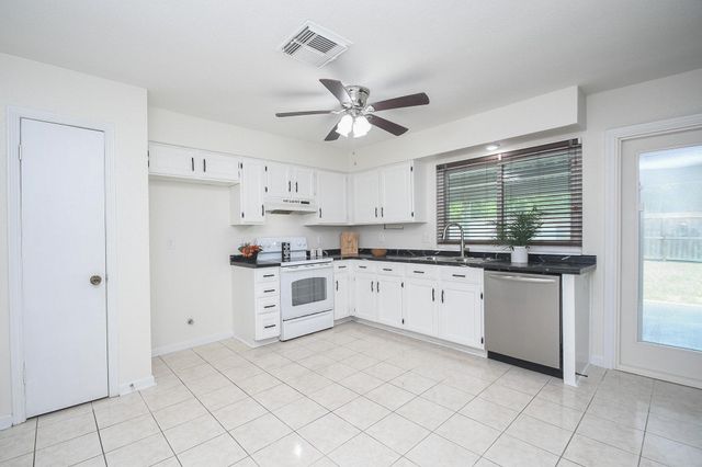 1215 Pinecroft Drive, Sugar Land, TX 77498