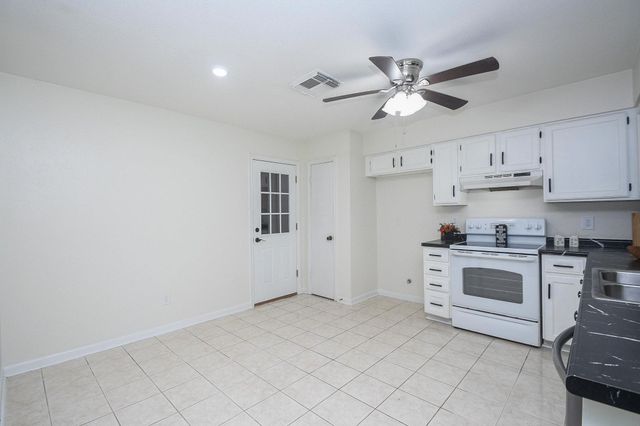 1215 Pinecroft Drive, Sugar Land, TX 77498