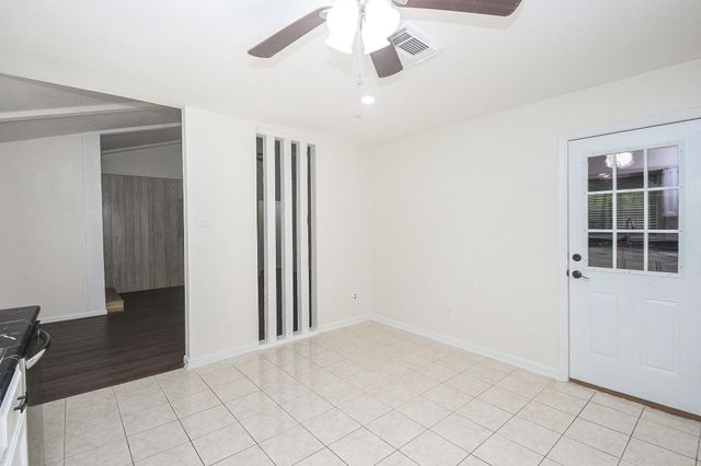 1215 Pinecroft Drive, Sugar Land, TX 77498