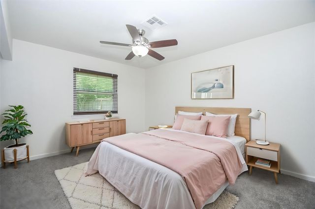 1215 Pinecroft Drive, Sugar Land, TX 77498