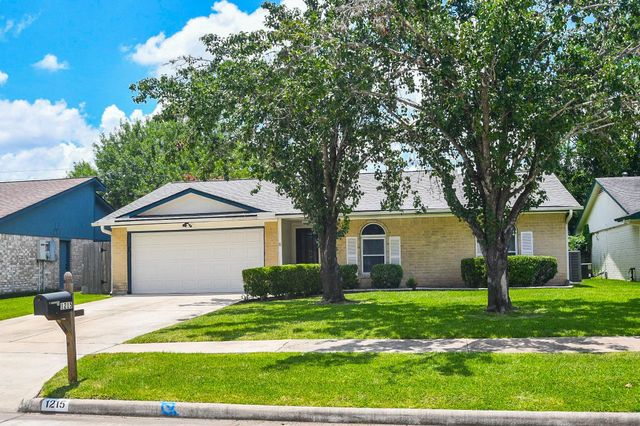 1215 Pinecroft Drive, Sugar Land, TX 77498