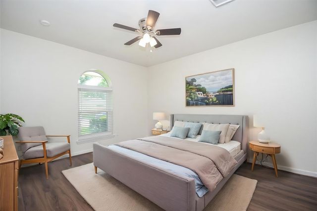 1215 Pinecroft Drive, Sugar Land, TX 77498