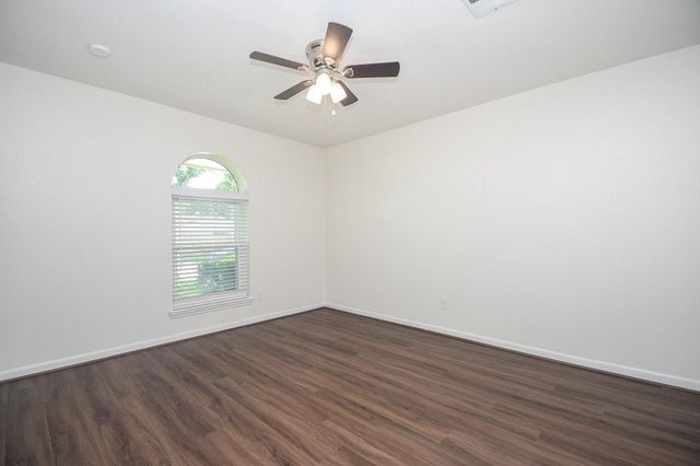 1215 Pinecroft Drive, Sugar Land, TX 77498