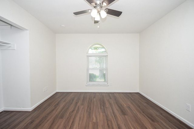 1215 Pinecroft Drive, Sugar Land, TX 77498