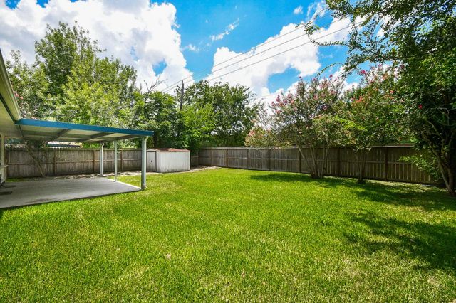 1215 Pinecroft Drive, Sugar Land, TX 77498