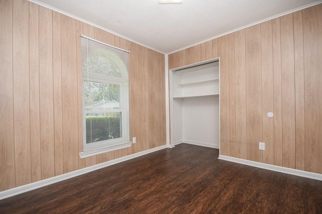 1215 Pinecroft Drive, Sugar Land, TX 77498