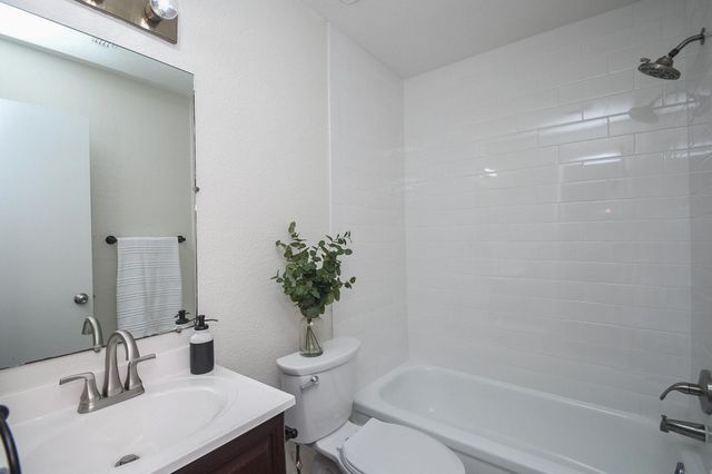 1215 Pinecroft Drive, Sugar Land, TX 77498
