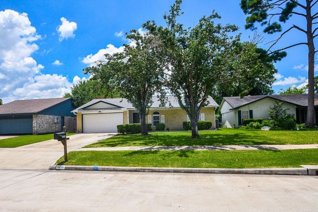 1215 Pinecroft Drive, Sugar Land, TX 77498