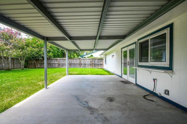1215 Pinecroft Drive, Sugar Land, TX 77498