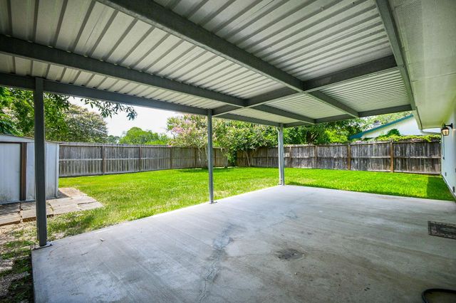 1215 Pinecroft Drive, Sugar Land, TX 77498