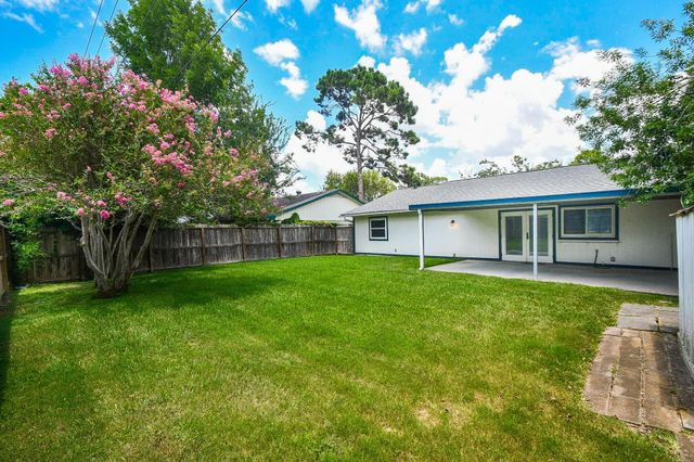 1215 Pinecroft Drive, Sugar Land, TX 77498