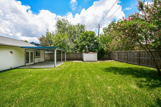 1215 Pinecroft Drive, Sugar Land, TX 77498