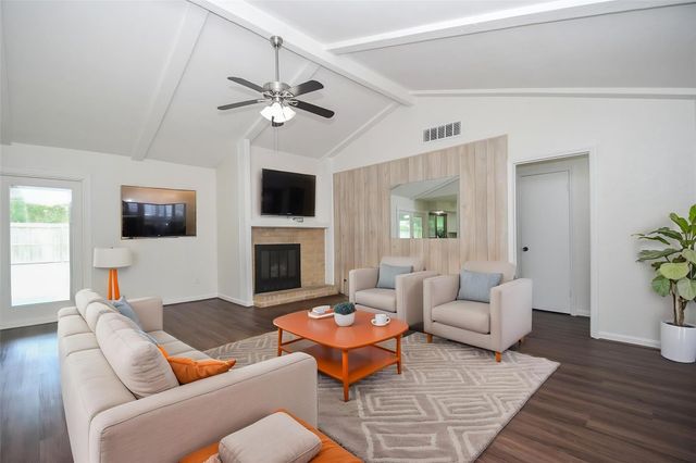 1215 Pinecroft Drive, Sugar Land, TX 77498
