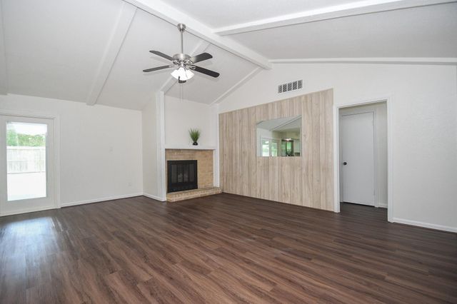 1215 Pinecroft Drive, Sugar Land, TX 77498