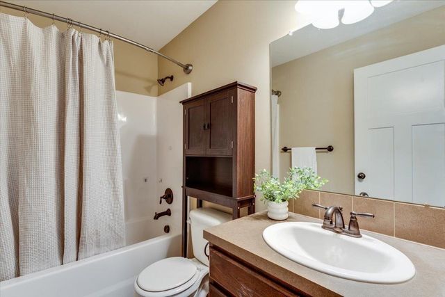 2214 S Limuel Ct, Wichita, KS 67235