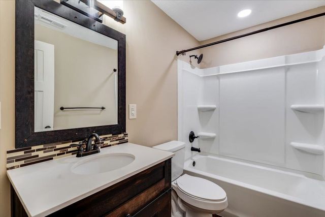 2214 S Limuel Ct, Wichita, KS 67235