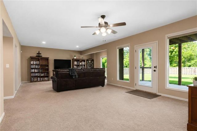 7804 N Walrond Avenue, Kansas City, MO 64119